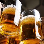 Hombre fallece por beber una jarra de cerveza en un solo trago (+video)